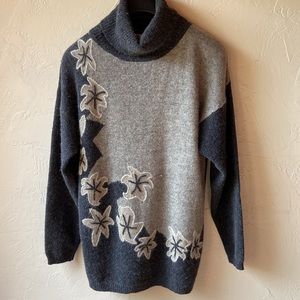 Vintage 90s Wool& Angora Embroidered 
Sweater/Pull OverTurtle Neck Women's L
